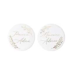 2 badges "Marraine Adorée / Parrain Adoré" FSC® - Diamètre 5 cm - Collection Communion Blanc et Or