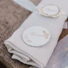 2 badges "Parrain / Marraine" FSC® - Diamètre 5 cm - Collection Baptême Crème et Or