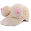 Casquette en forme de seins