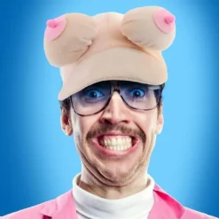 Casquette en forme de seins
