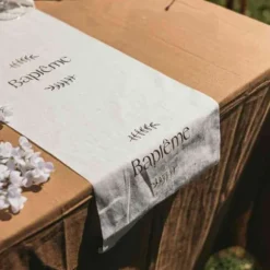 Chemin de table "Baptême" en tissu - 28 cm x 5 m - Collection Baptême Effet Lin et Or