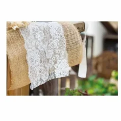 Chemin de Table en Jute avec Dentelle Romantique