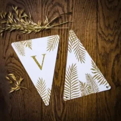 5 Fanions Blancs et Paillettes Or " V " - Fougère