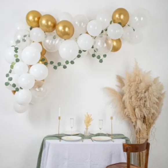 Kit arche 60 ballons - Blanc et Or et Guirlandes d'Eucalyptus