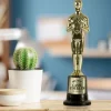 Trophée de Star humoristique - Collection Boys Club - Modèle au choix